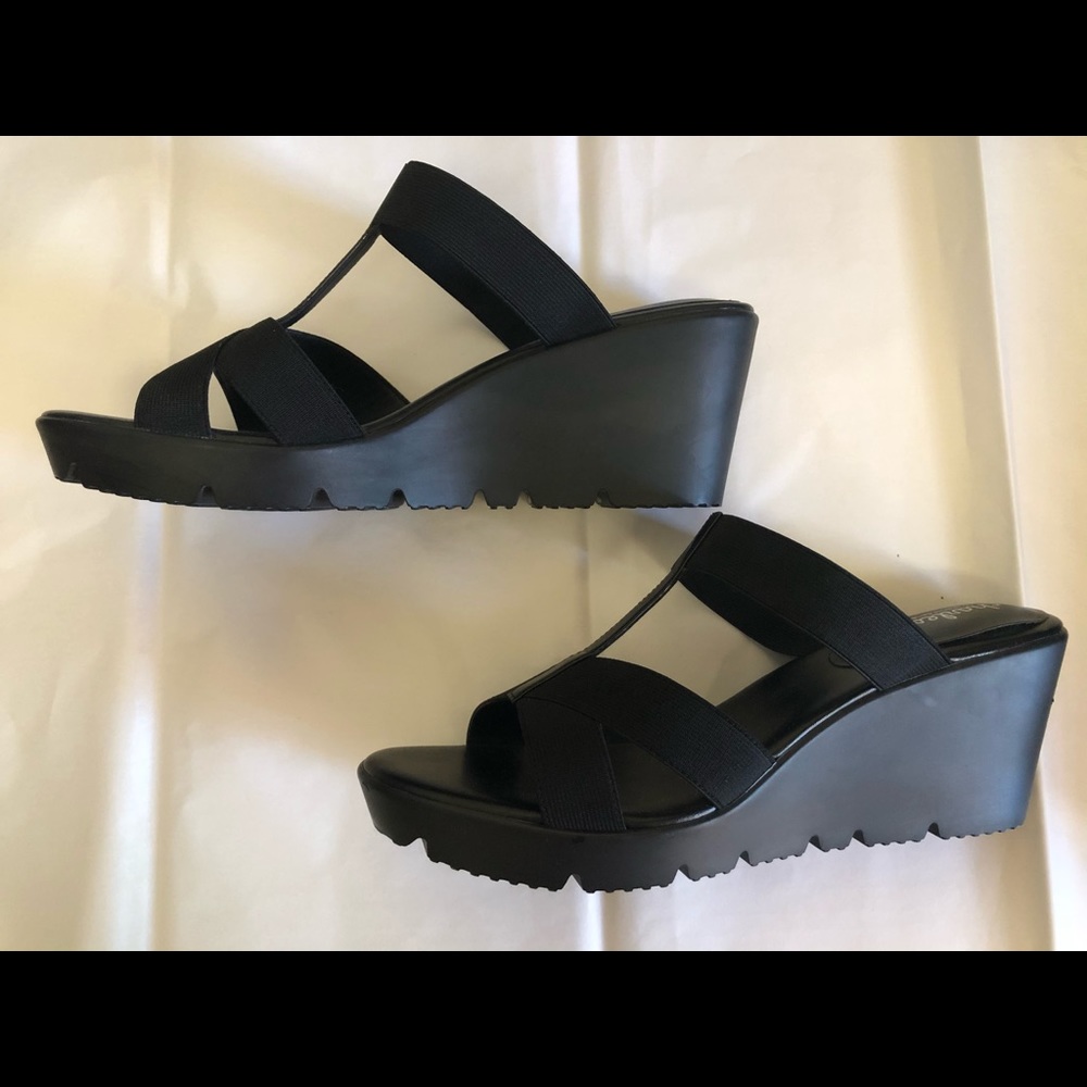 Charles by Charles David 3” black platform wedge